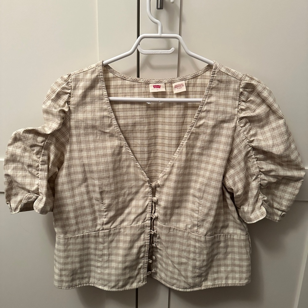 Button up top - Picture 1 of 1